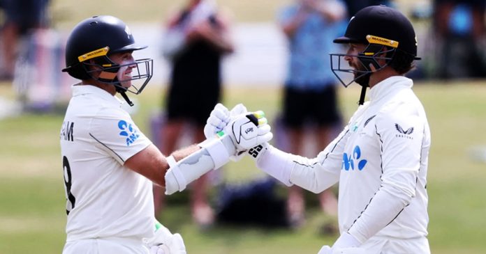 Devon Conway- Tom Latham