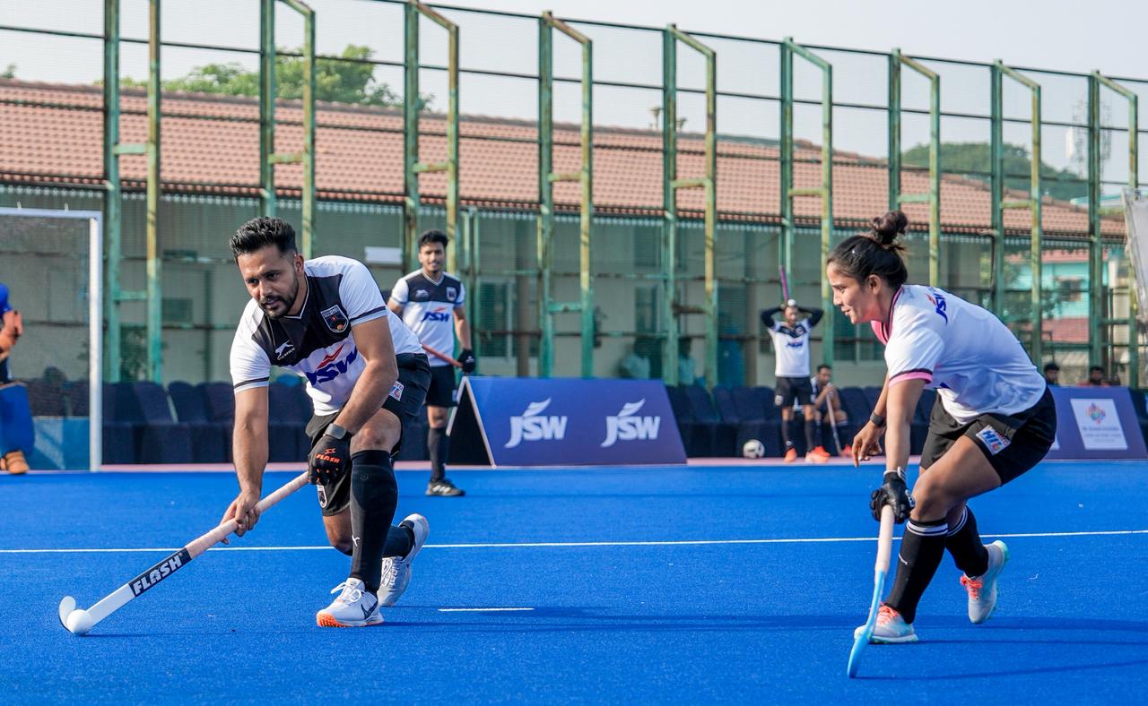 Hockey legends Sardar Singh and Rani Rampal