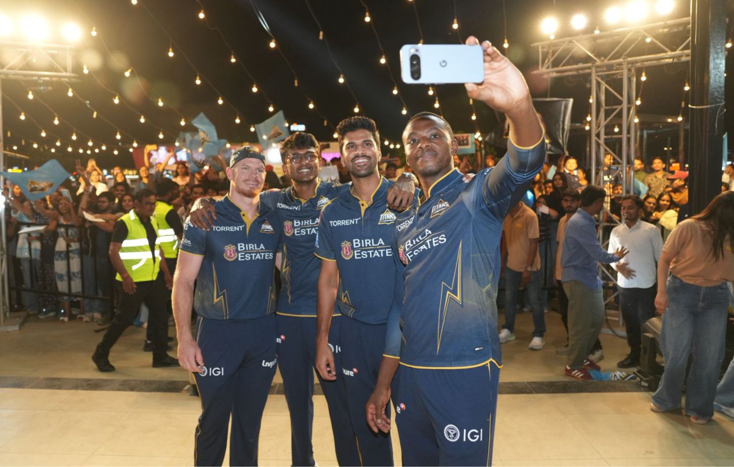 Gujarat Titans players take a selfie