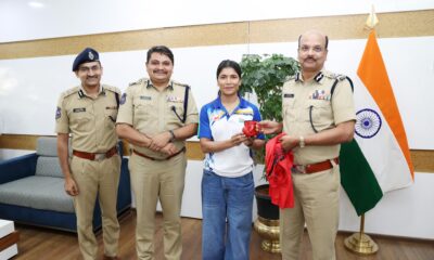 Nikhat Zareen with Telangana DGP B Shivadhar Reddy