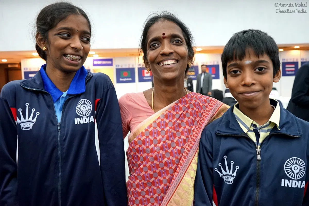 Vaishali with her mom and brother