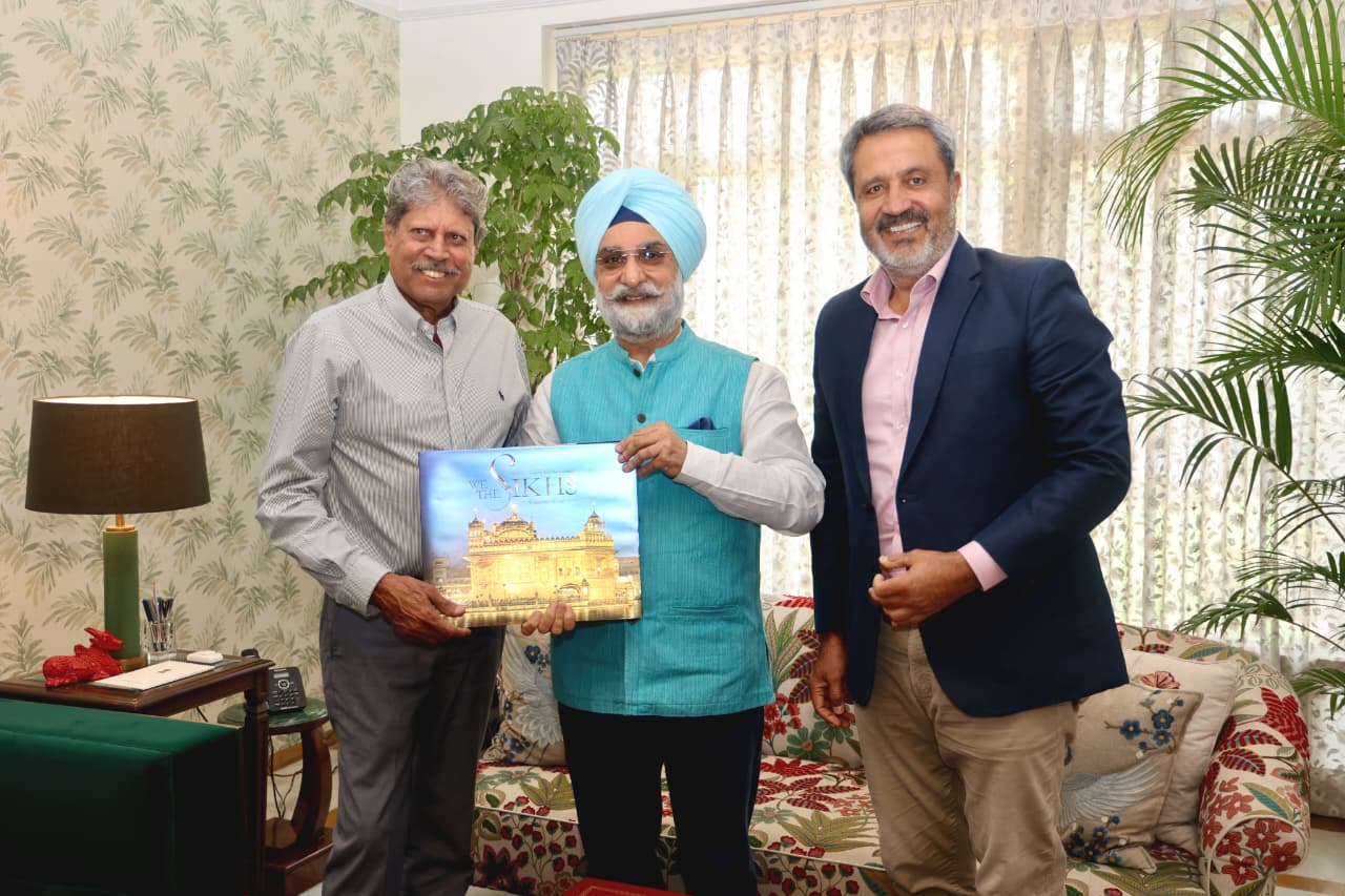 Kapil Dev with Delhi Lt Guv Taranjit Singh Sandhu 