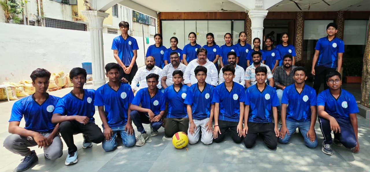 Rishi and Varshika to lead Telangana throwball teams