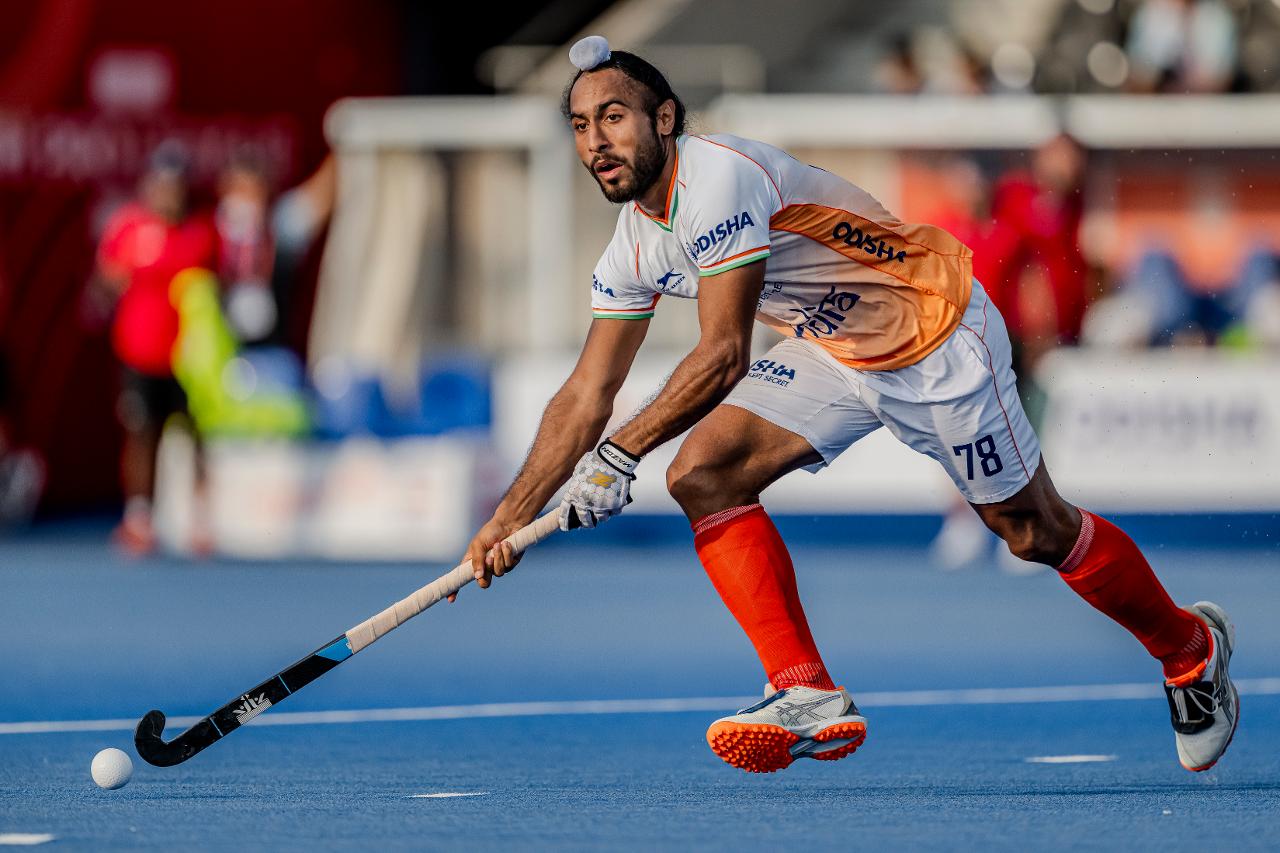 India soar to great heights against Pakistan