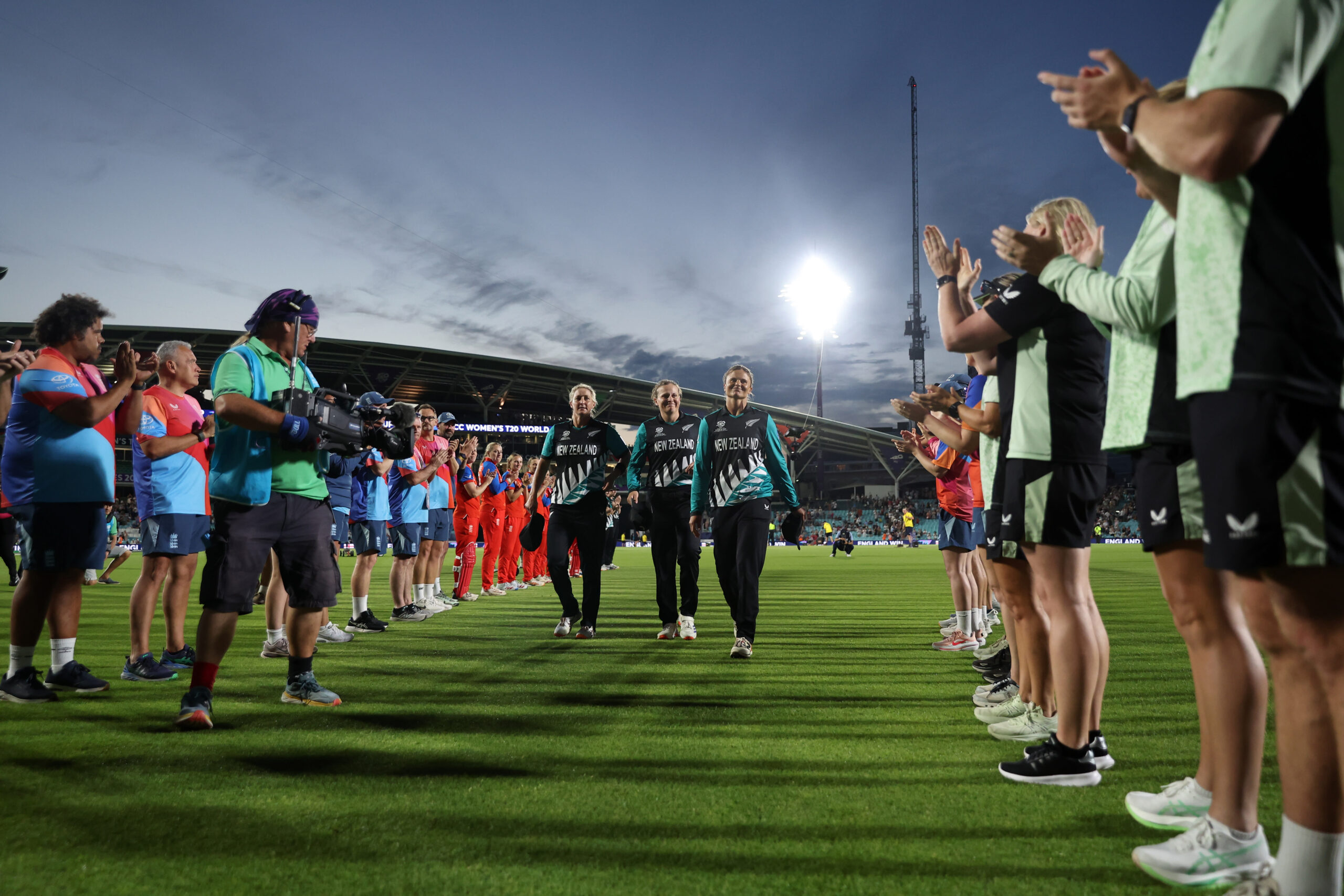 Sophie Devine, Suzie Bates and Lea Tahuhu