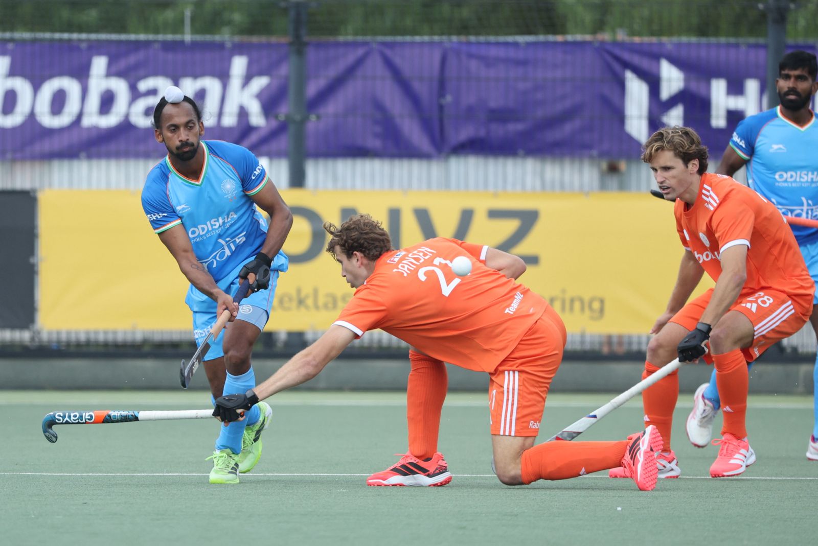 India go down fighting to Netherlands