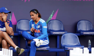 India coach Harmanpreet Kaur with head coach Amol Muzumdar