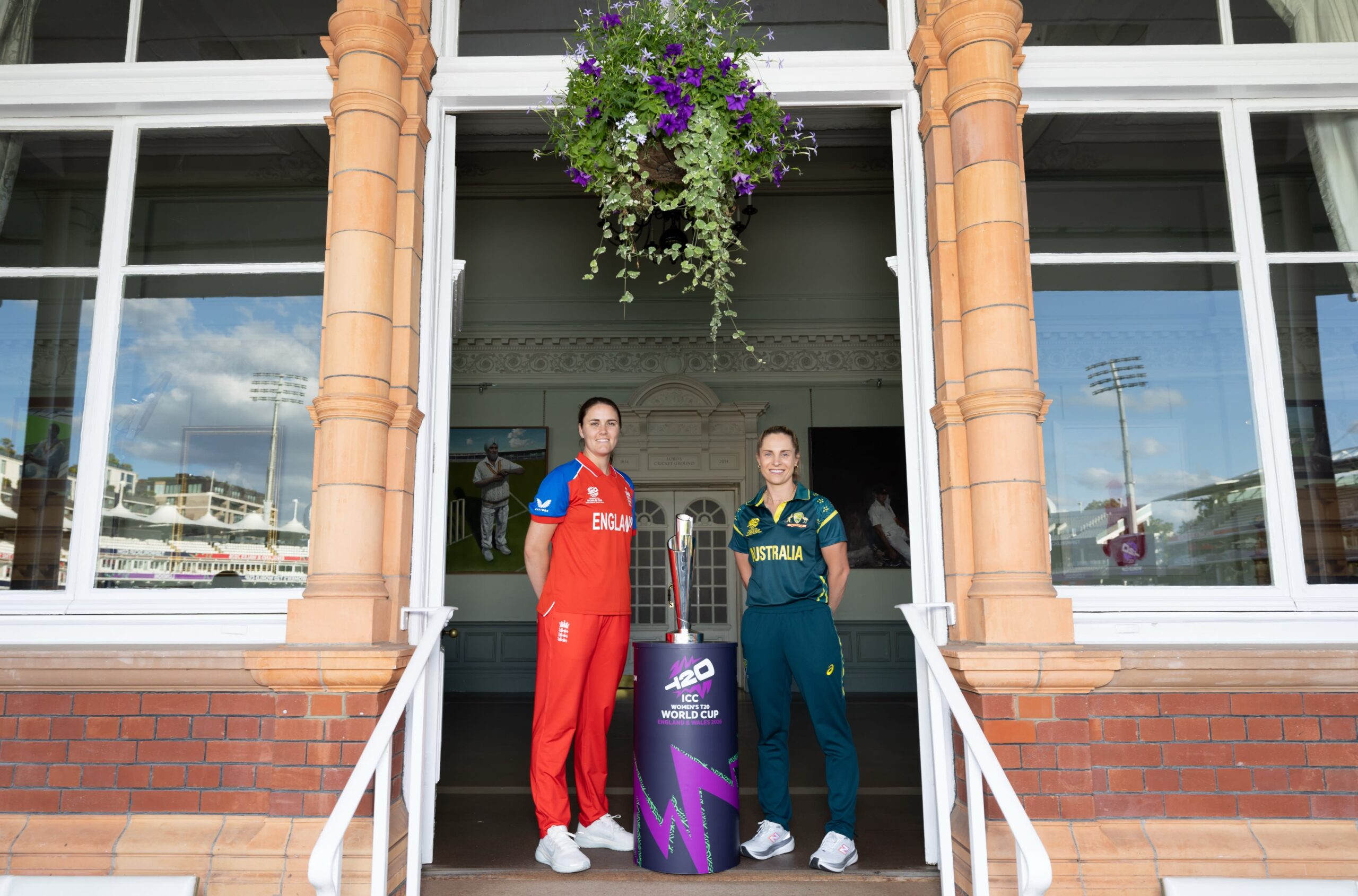 England skipper Nat Sciver-Brunt and Australian skipper Sophie Molineux with the ICC T20 Trophy