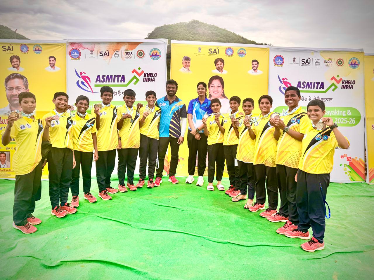 Telangana girls who won the overall championship at Asmita South Zone Canoe Sprint