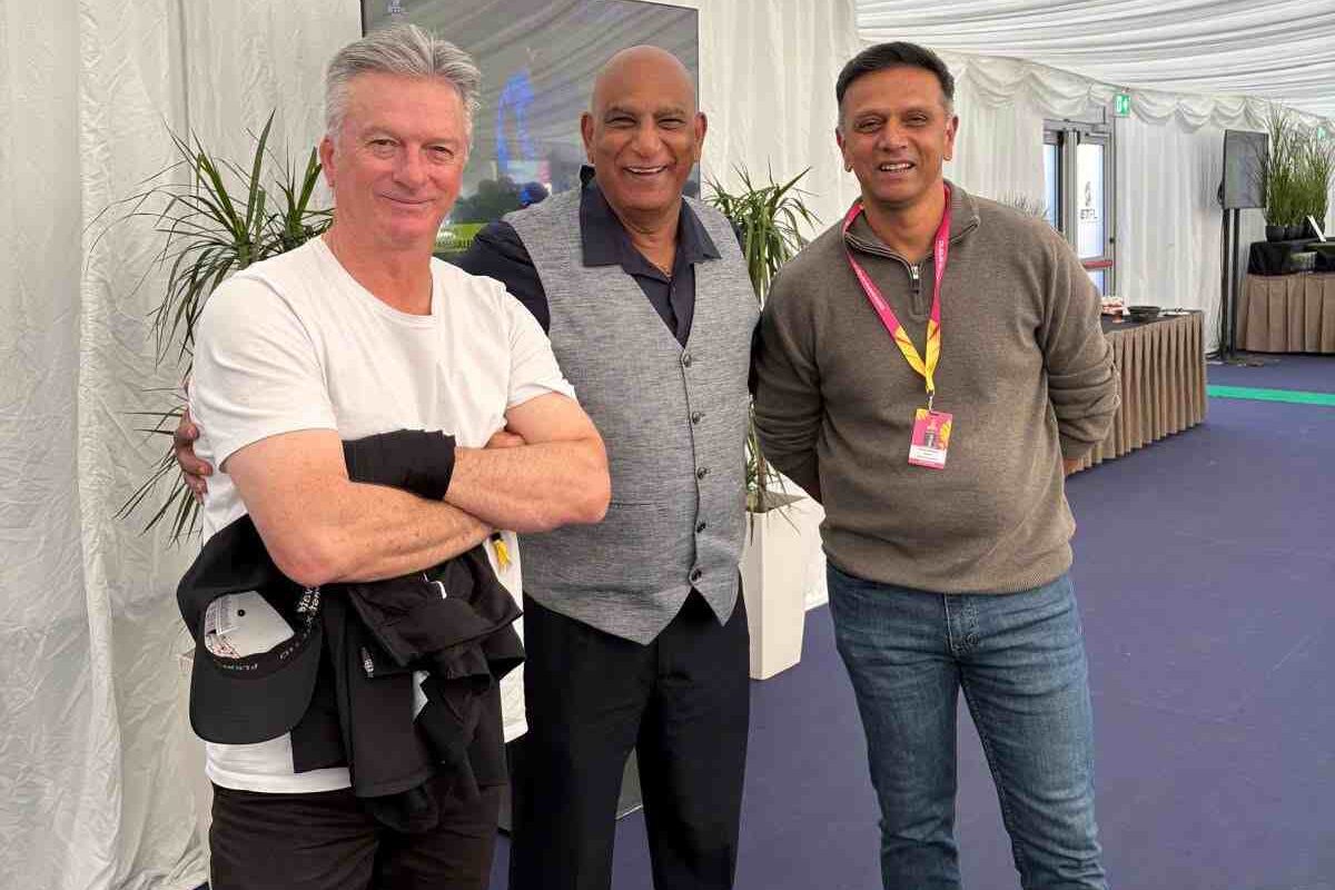 MV Narasimha Rao (Bobjee) with Steve Waugh and Rahul Dravid