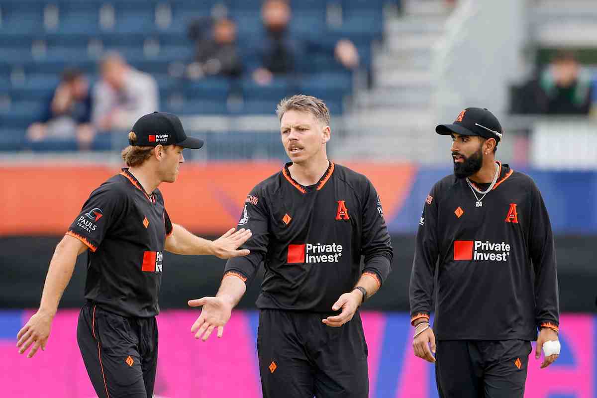 Five-star Michael Bracewell helps Amsterdam set Edinburgh on flames with emphatic 8-wicket win