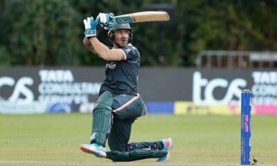 Faf leads the charge as Dockers complete another commanding chase