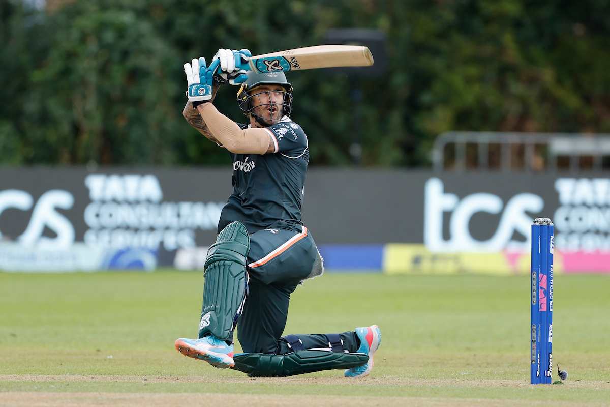 Faf leads the charge as Dockers complete another commanding chase