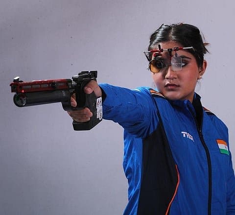Esha’s grit shines through as she clinches silver after thrilling 25m pistol final