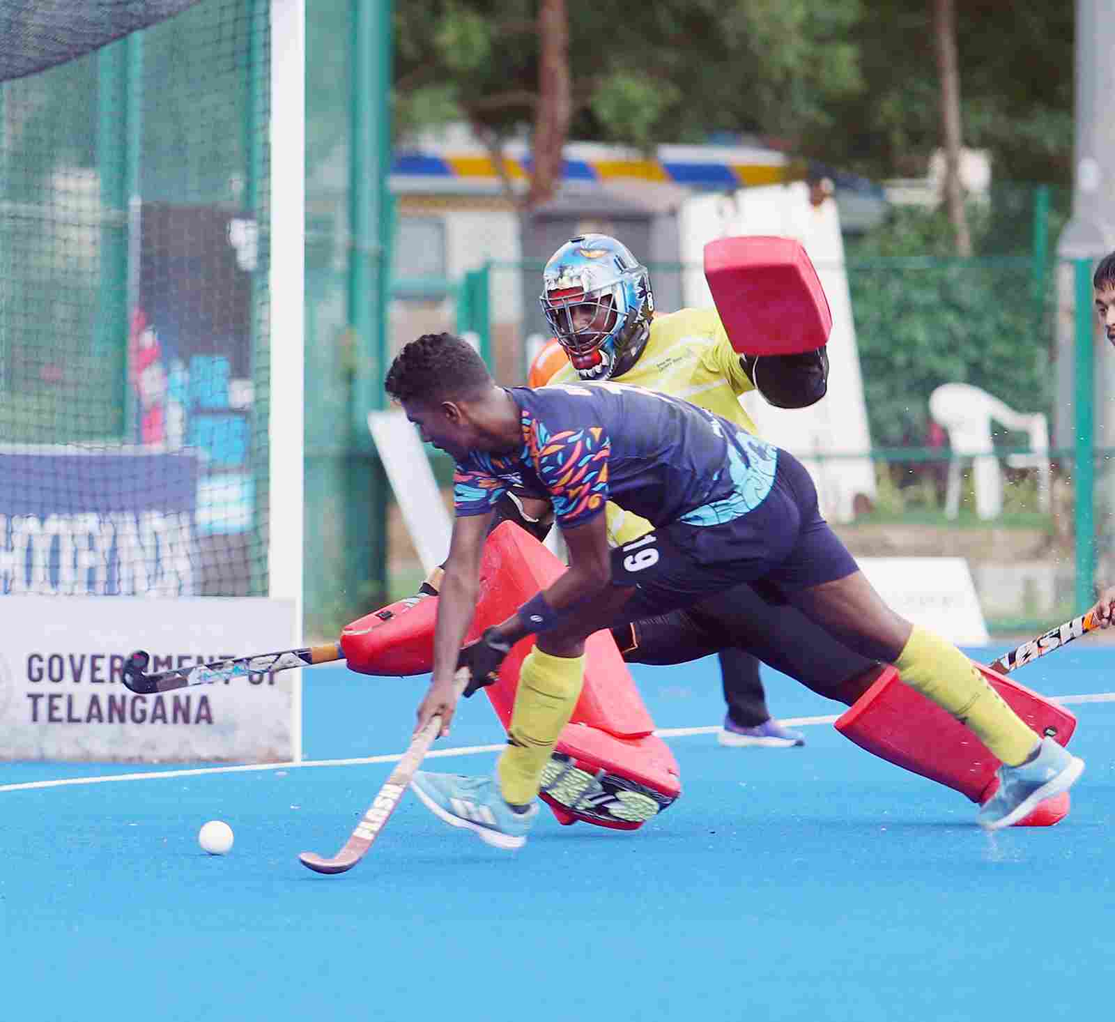 Central Industrial Security Force scored an 8-1 win over Canara Bank in a Pool D game