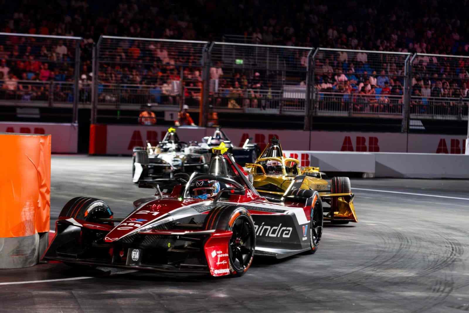 Mahindra Racing retains Edoardo Mortara and Nyck de Vries for GEN4 era