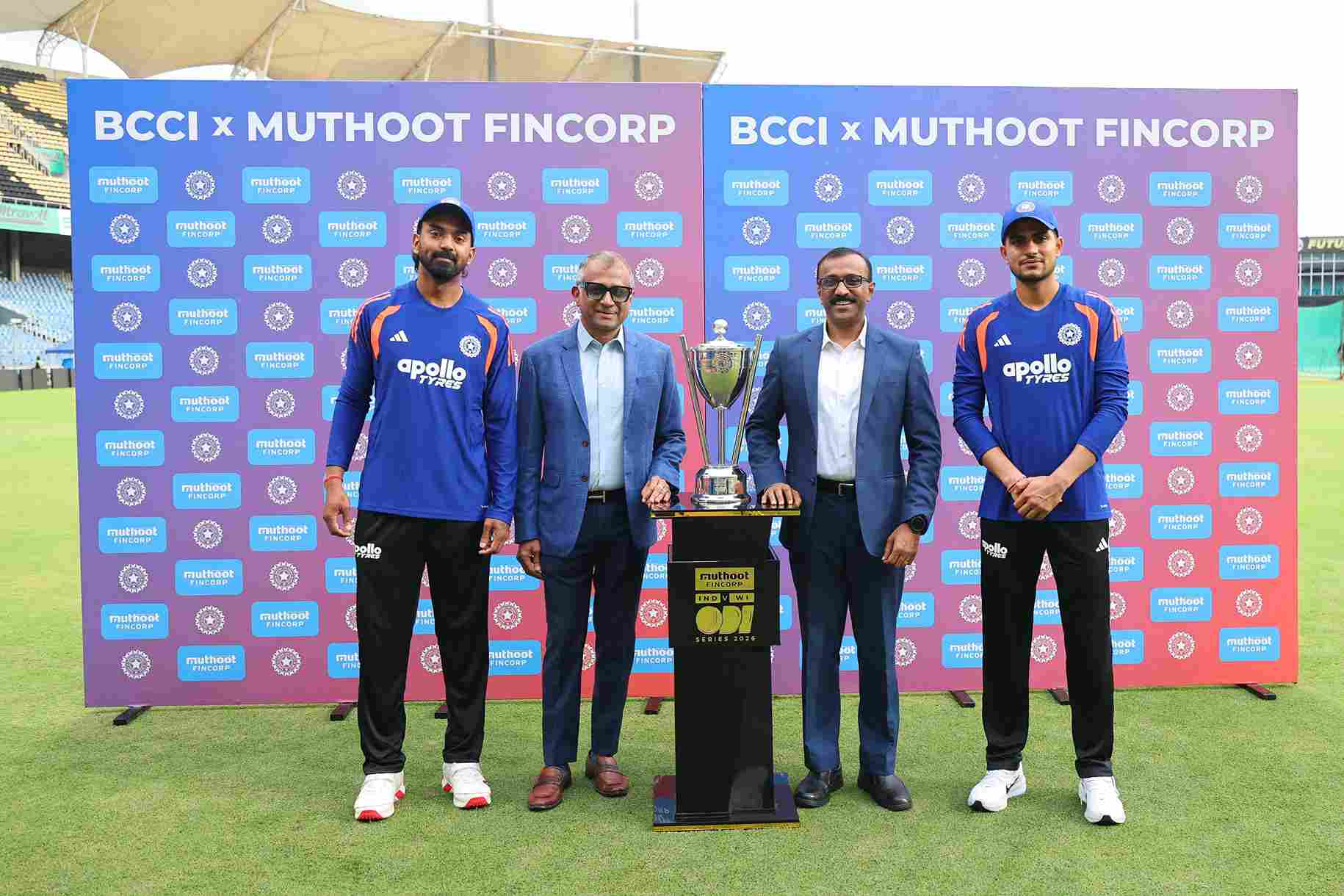 Thomas George Muthoot, joint managing director, and Shaji Varghese, chief executive officer, Muthoot FinCorp Limited with Team India players KL Rahul and Shubman Gill
