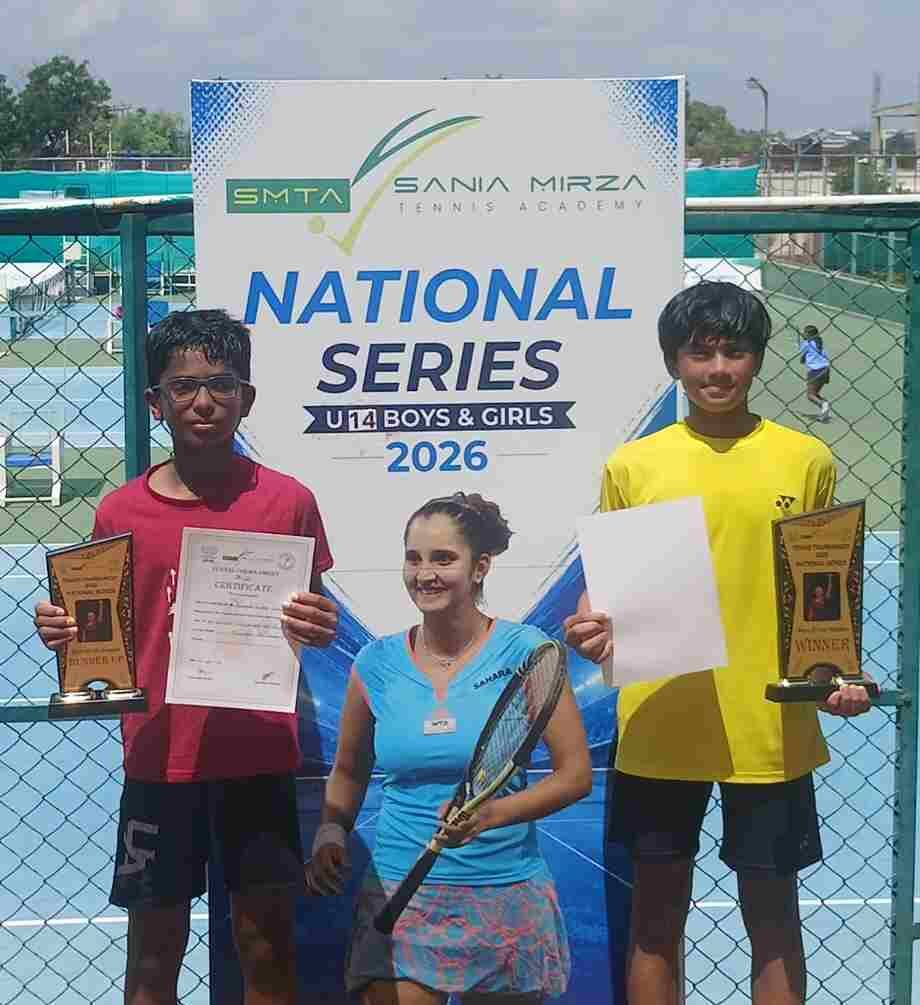 Arunkumar Daiwik with Vishnu Pandey of Maharashtra 